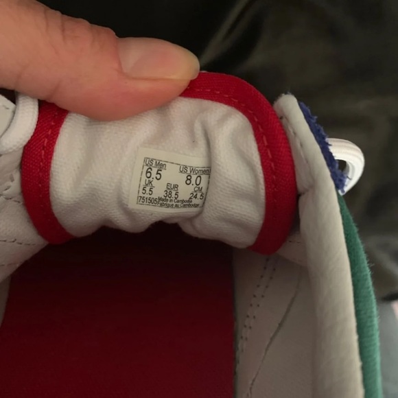 Vans - Picture 4 of 4